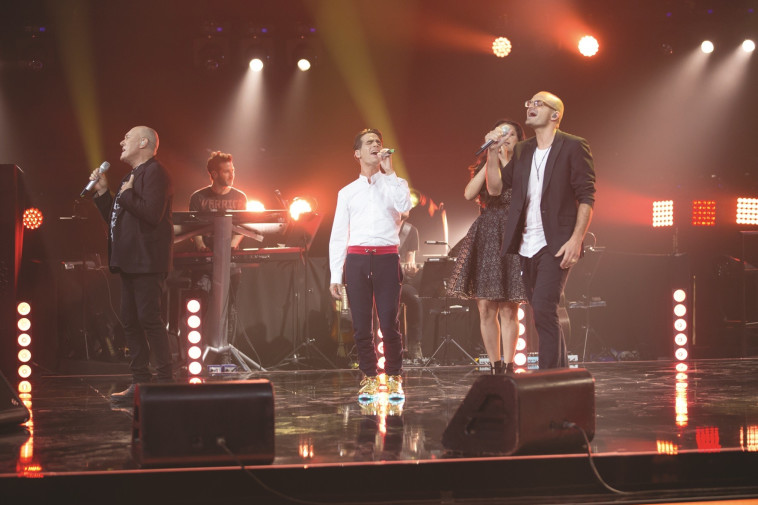 צוות המנטורים החדש של דה ווייס בהופעה. צילום: מיכה לובטון