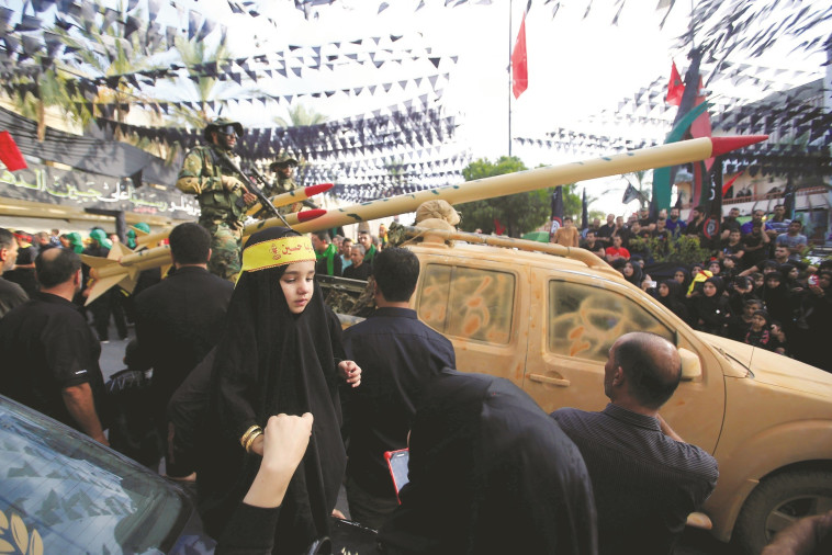 מצעד של חיזבאללה בדרום לבנון. צילום: רויטרס