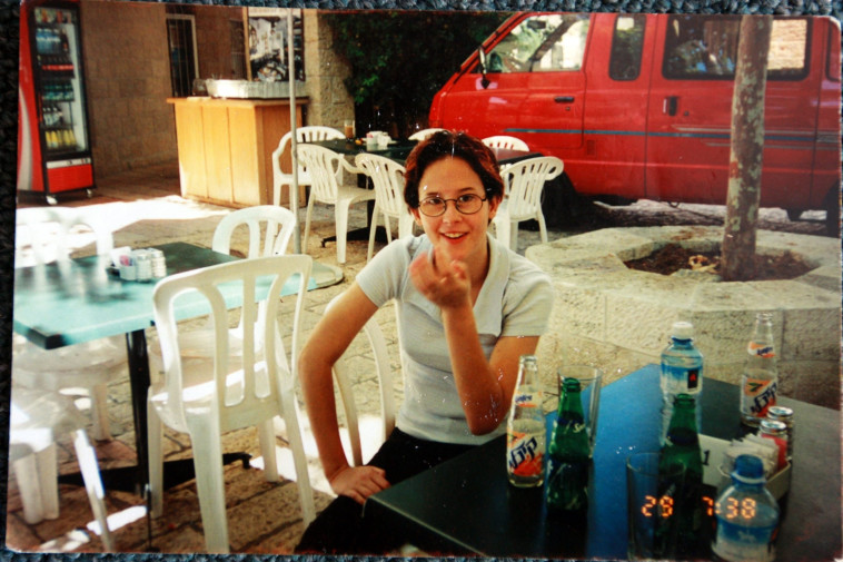 משקפי ראייה שהפכו לסימן היכר. עדי יעקבי, צילום רפרודוקציה: יוסי אלוני