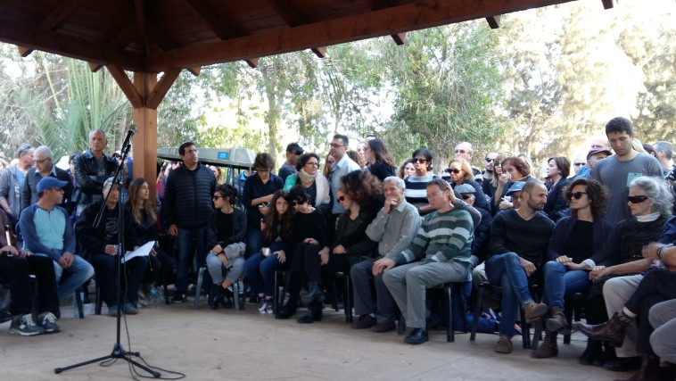 בני המשפחה הכואבים. צילום: משה כהן