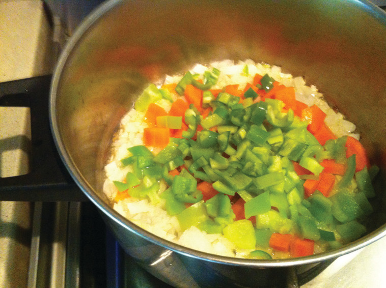 הכנת השקשוקה. צילום: פסקל פרץ רובין