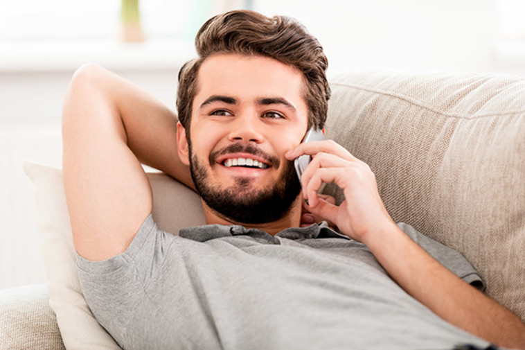לדבר אנגלית מהספה. צילום: Istockimage לדבר אנגלית מהספה. צילום: Istockimage
