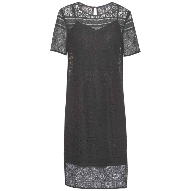 העיקר שבמלתחה יהיו פריטים מנצנצים. טומי הילפיגר. צילום: יוהאן סנזי