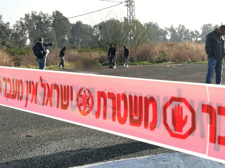 זירת הרצח הבוקר, סמוך למגדל. צילום: דוברות המשטרה