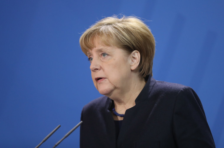 &quot;מצרה על המהלך&quot;. מרקל. צילום: רויטרס