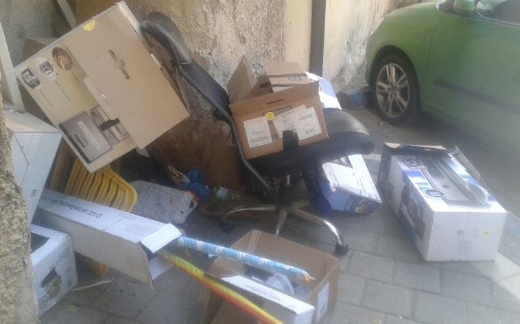 זבל נערם גם בתל אביב, הבוקר. צילום: יובל בגנו