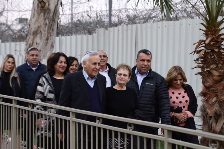 משה קצב לאחר השחרור מהכלא. צילום: אלוני מור