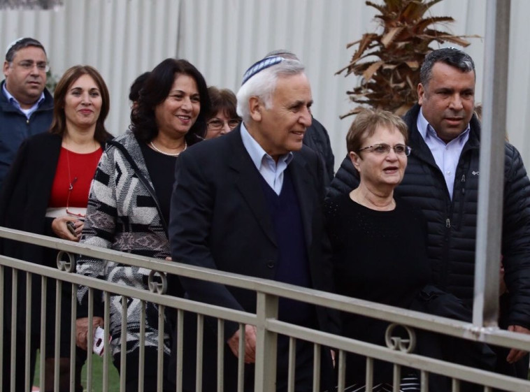 גילה ומשה קצב אחרי שחרורו מהכלא. צילום: אלוני מור