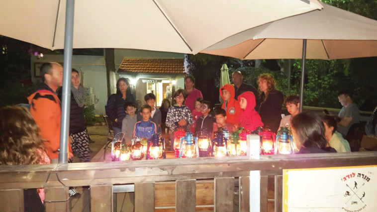 אור גדול. חנוכה בצוק מנרה. צילום: רינת ברדה