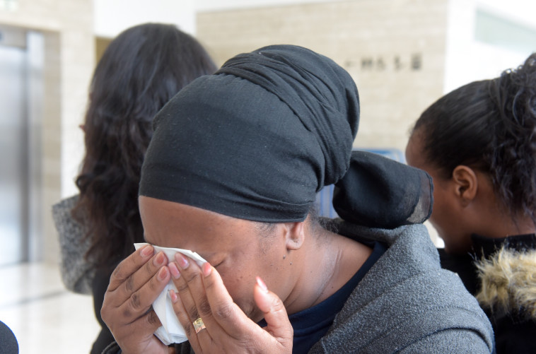 &quot;הוא רצח את כל המשפחה&quot;. אמו של אריאל ווסה היום בביהמ&quot;ש. צילום: אבשלום ששוני