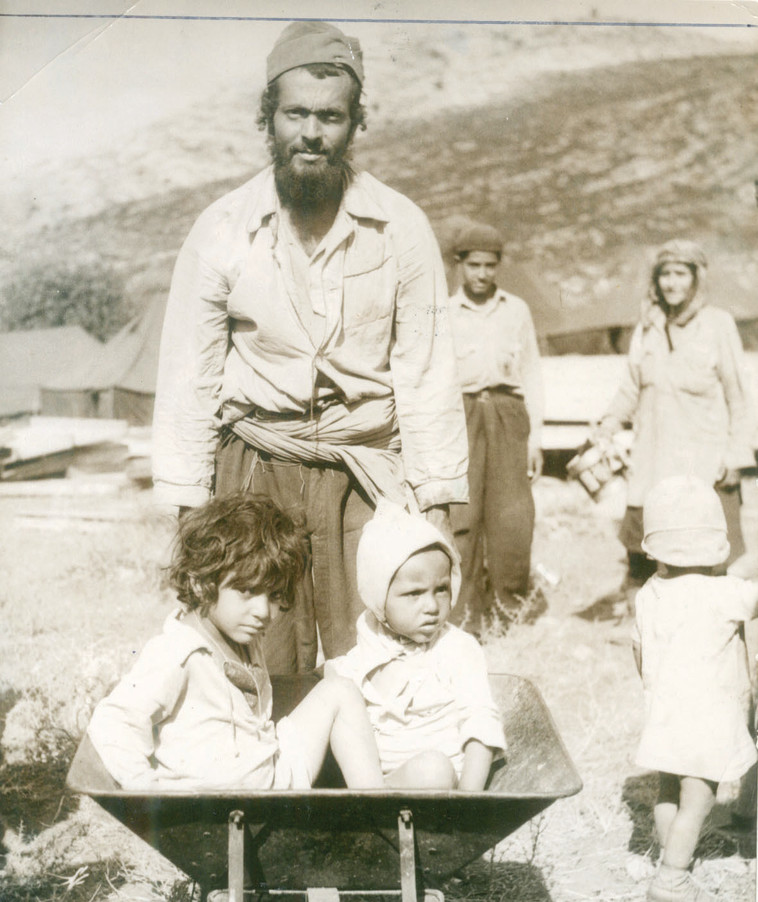 עולי תימן במעבורת. צילום: יהודה איזנשטרק