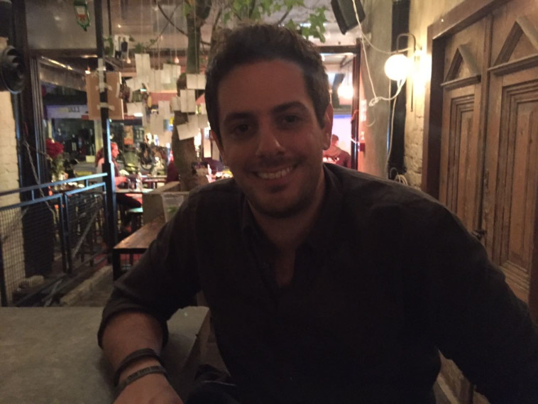 &quot;היכולת להמשיך קדימה - זהו המסר&quot;, מרום מקנזי מבעלי הסימטא.