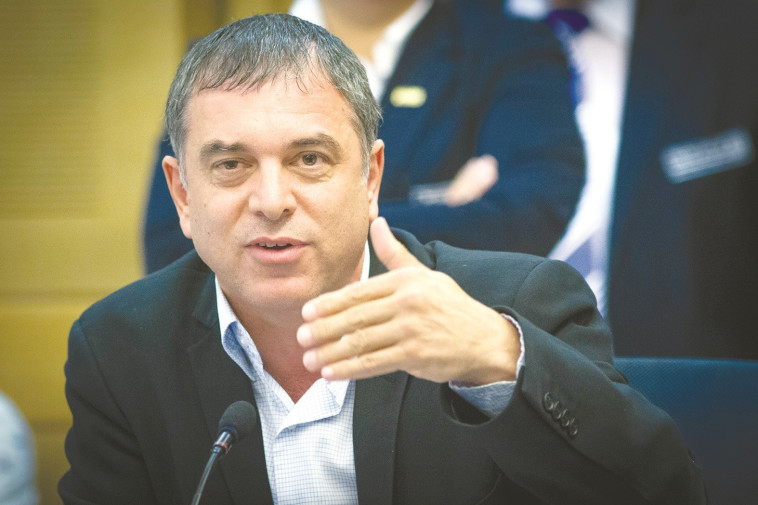 שלמה פילבר. &quot;הכל כדי ליצור עננה&quot;. צילום: יונתן זינדל, פלאש 90