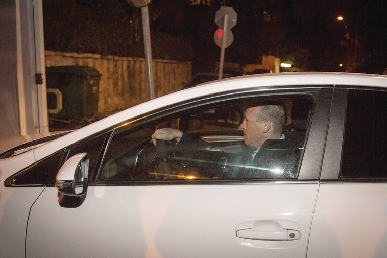 חוקרים מגיעים לבית ראש הממשלה. צילום: הדס פרוש, פלאש 90