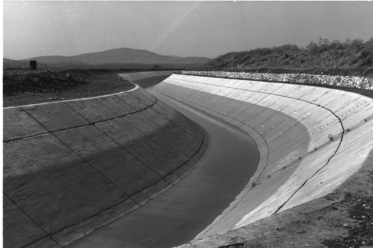 המוביל הארצי, 1964. צילום: פריץ כהן, לע&quot;מ