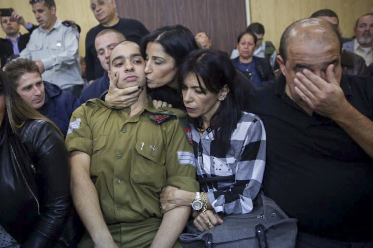 אזריה שומע את הכרעת השופטים. צילום: מרים אלסטר, פלאש 90