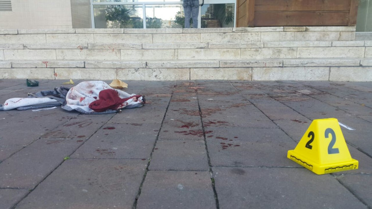 זירת הדקירה באשדוד. צילום: דוברות המשטרה