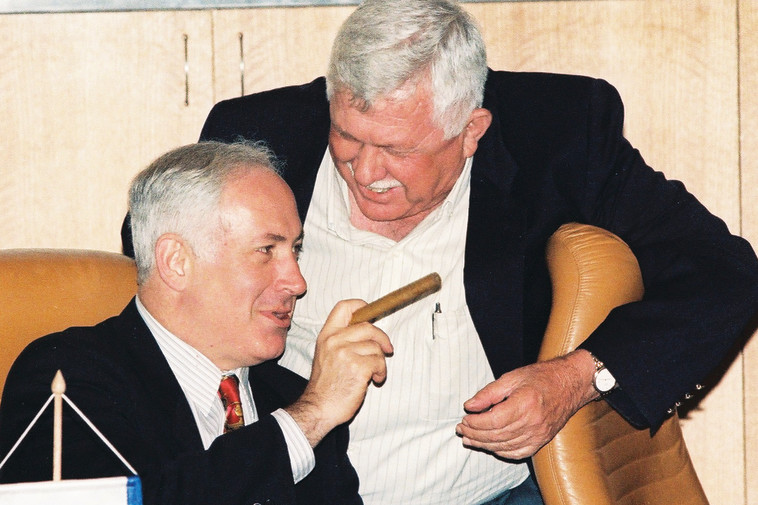 לא יכל לעשן חודשים רבים בשנה. בנימין נתניהו וסיגר, צילום: פלאש 90