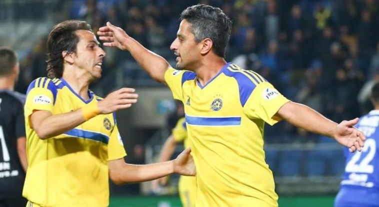 יצחקי חוגג שער עם בניון. כבש שישה שערים מאז שארבלדזה עזב