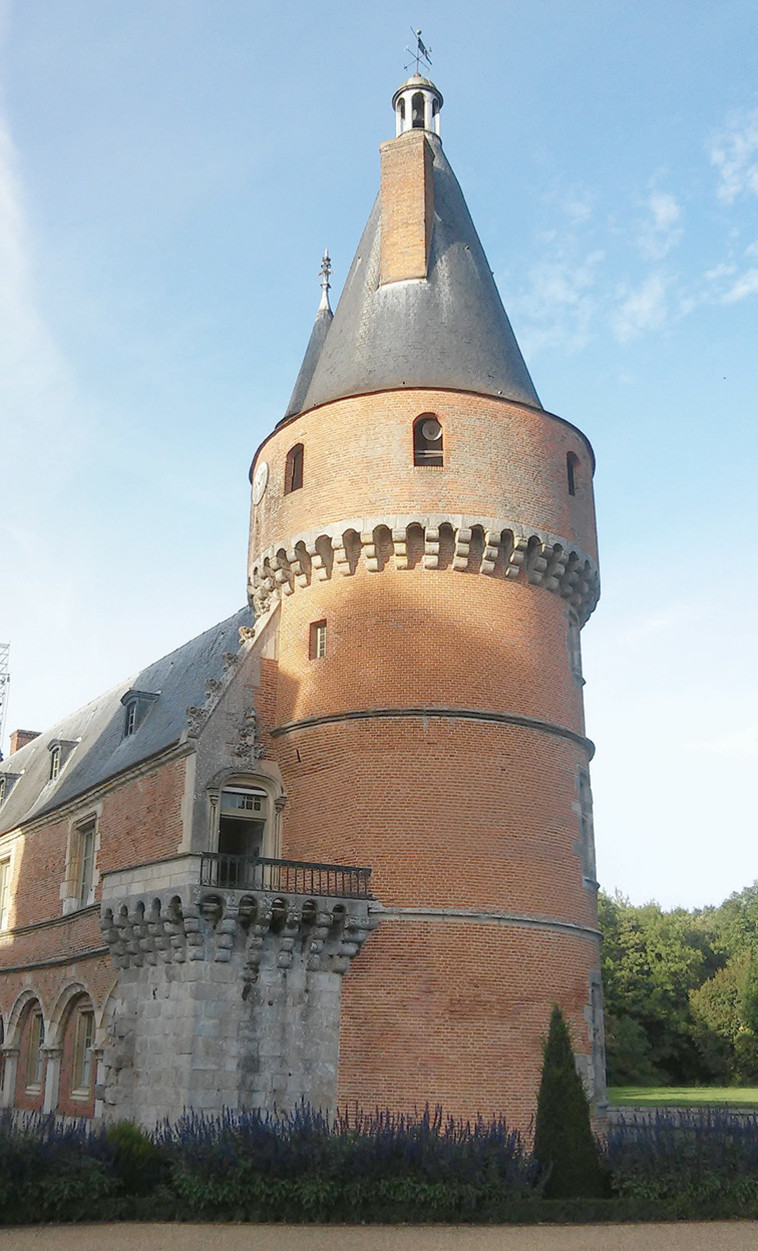 ב-1789 העלו המהפכנים באש את כל הרהיטים שבארמון. צריחי מנטנון . צילום: מאיר בלייך