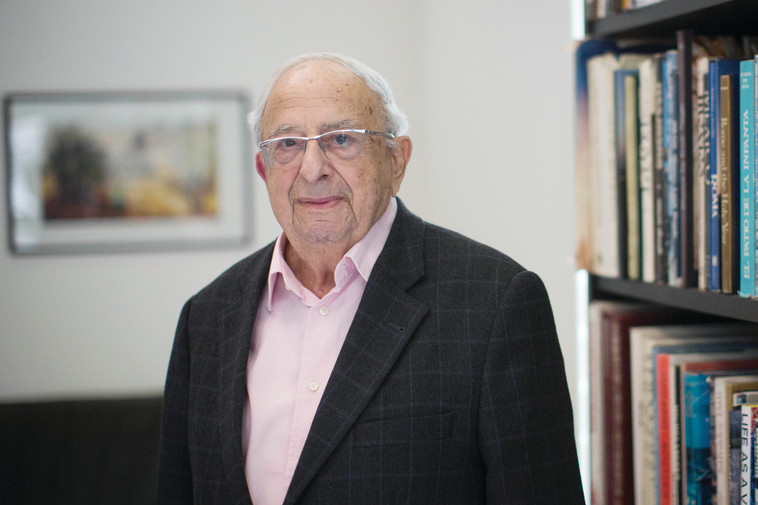 יצחק נבון. צילום: יונתן זינדל, פלאש 90