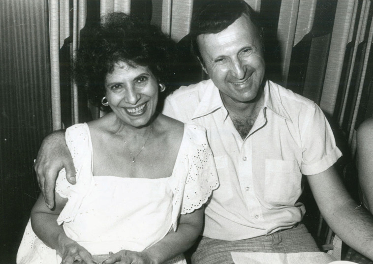 &quot;מלכה אמיתית&quot;. שמעון כהן עם שושנה דמארי. צילום: דפנה קציר