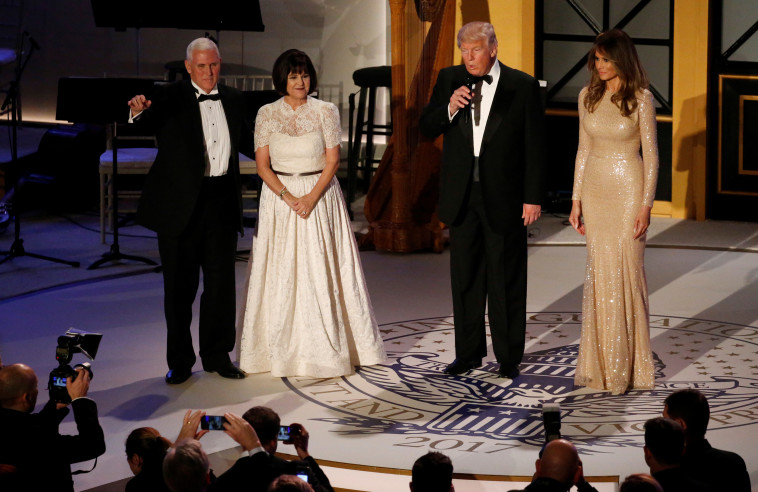 מקסי זהובה לארוחת הערב. צילום: רויטרס