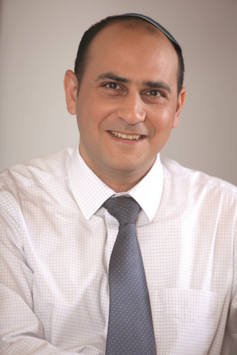 החתים למעלה מ-1,000 איש על העצומה. עו&quot;ד יאיר גבאי