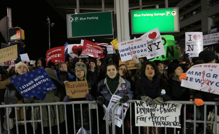 הפגנה נגד מדיניות טראמפ ובעד הפליטים. צילום: רויטרס
