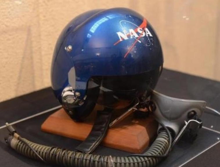 קסדת נאס&quot;א ששימשה את אילן רמון. צילום: יח&quot;צ