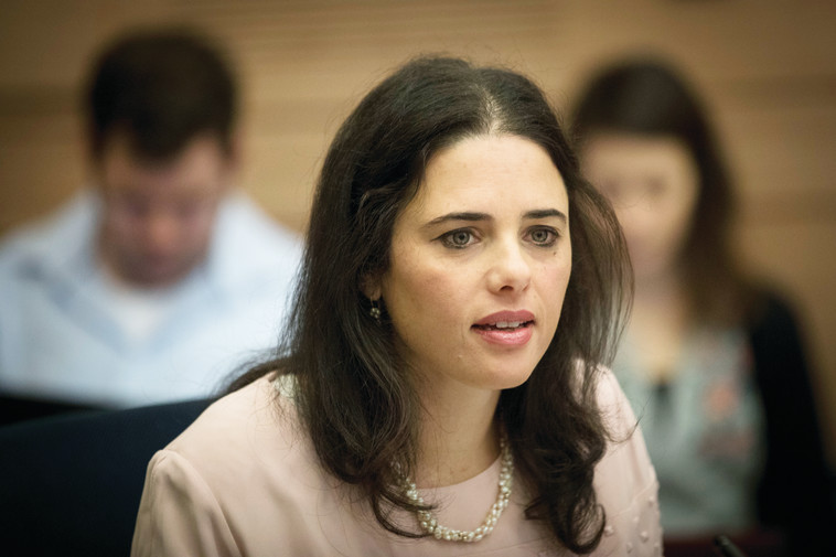 "צעד נוסף במלחמה נגד הפוליגמיה". שרת המשפטים שקד. צילום: יונתן זינדל, פלאש 90 "צעד נוסף במלחמה נגד הפוליגמיה". שרת המשפטים שקד. צילום: יונתן זינדל, פלאש 90