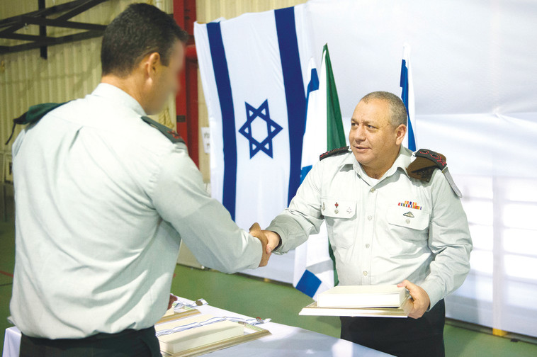 א' במעמד קבלת צל&quot;ש היחידה מהרמטכ&quot;ל. צילום: דובר צה&quot;ל