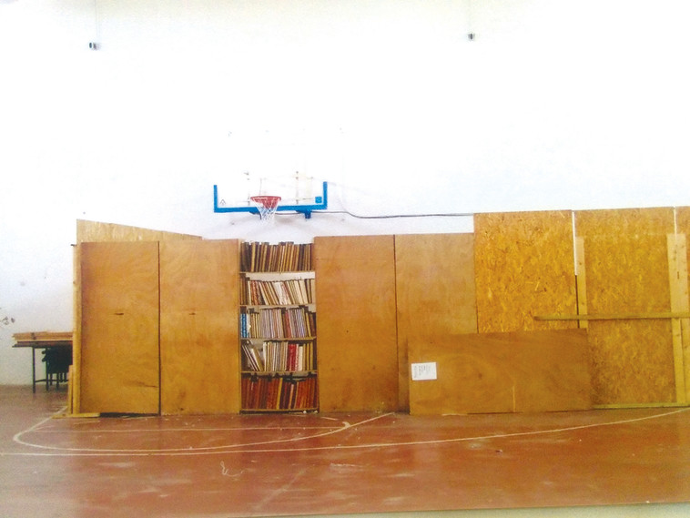 אולם הספורט של מפעל הפיס שהוסב למקום פעילות של ישיבת חב&quot;ד