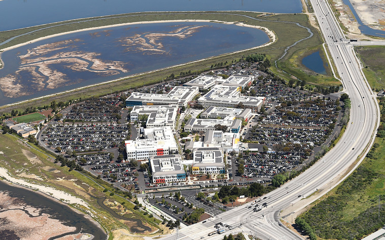 &quot;גם שם מגבילים את הילדים בשימוש במדיה הדיגיטלית&quot;. עמק הסיליקון. צילום: רויטרס