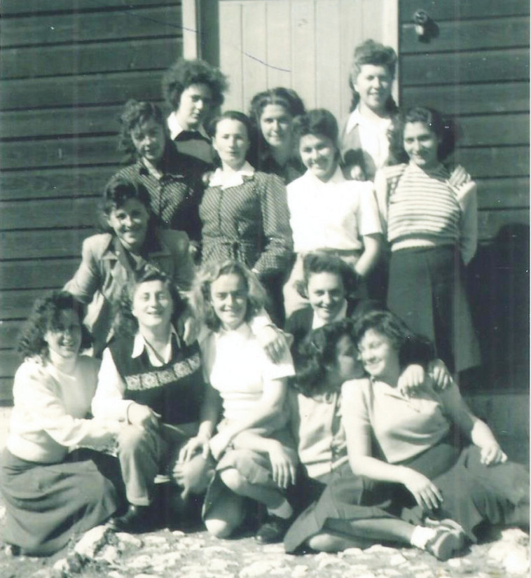 עצורות המחתרות בבית המעצר בעתלית. צילום: ארכיון העמותה להנצחת לוחמי חירות ישראל