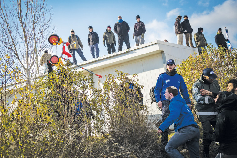 פינוי עמונה. צילום: הדס פרוש, פלאש 90 פינוי עמונה. צילום: הדס פרוש, פלאש 90