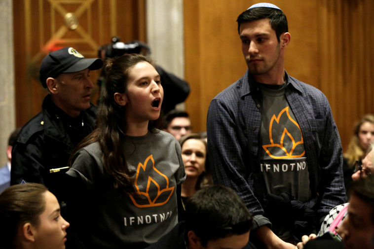 מפגינים יהודים נגד דיוויד פרידמן. צילום: רויטרס