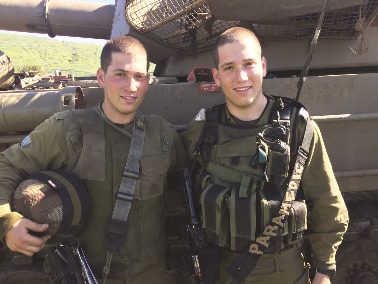נפגשו במהלך תרגיל והשאירו את הסובבים בשוק. ברק ואור דרין, צילום: דובר צה&quot;ל