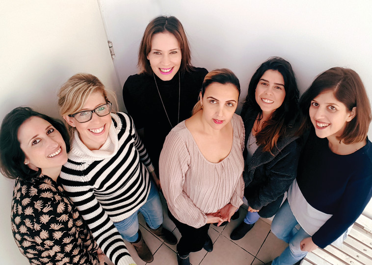 מורן קרמין־קורן ועובדות Like and share . צילום: יח&quot;צ