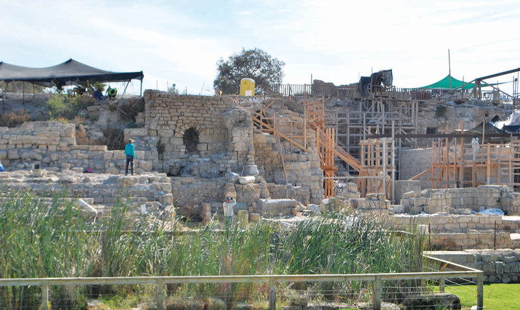 חשיפת הקמרונות. צילום: מיטל שרעבי