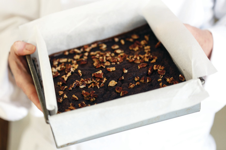 בראוניס שעועית שחורה ללא קמי. צילום: שירה באר