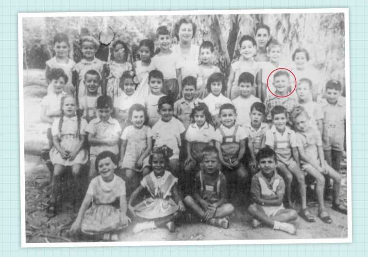  &quot;משמאל: מרדכי חיימוביץ' בעיגול בתמונה הקבוצתית של ילדי הגן. יושב ראשון מימין, ממושקף: אריק, צילום: מתוך אתר &quot;יזכור