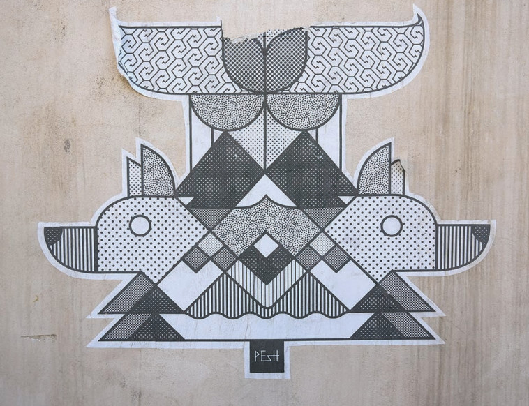 ציור גרפיטי בשוק היווני. כדאי להגיע בימי שישי ליריד האמנות. צילום: אלירן אביטל