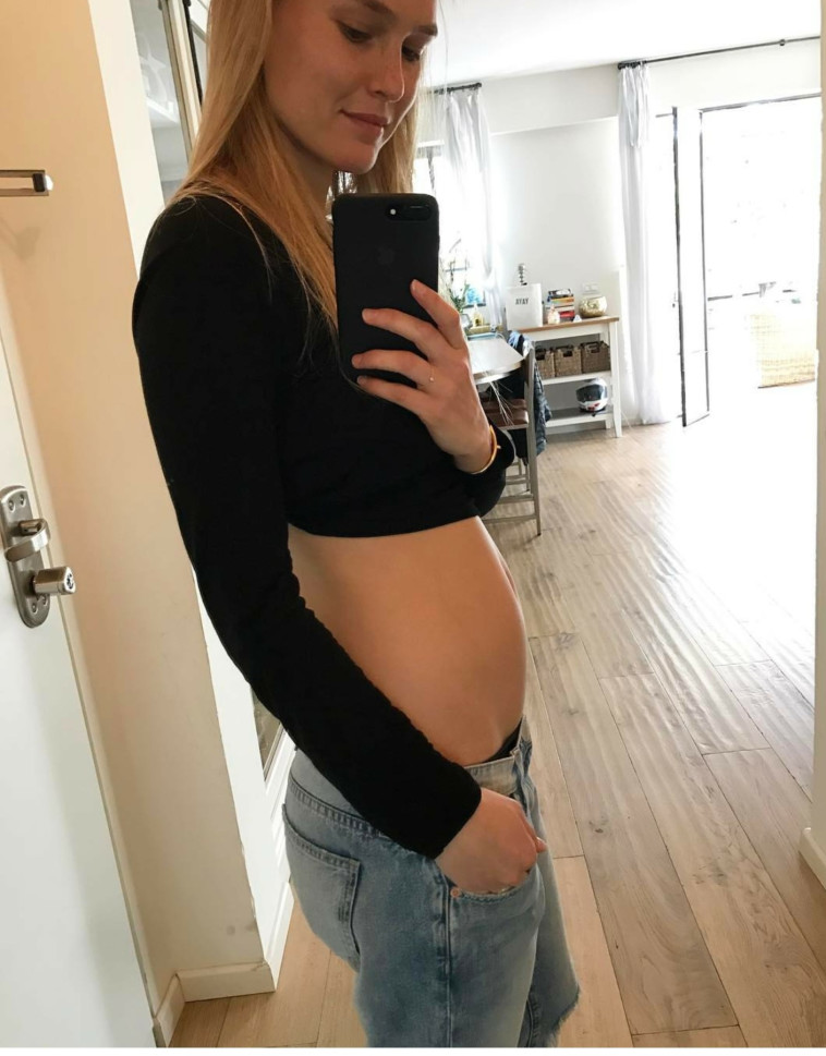 בר רפאלי מציגה לעולם את הבטן ההריונית שלה. צילום: אינסטגרם