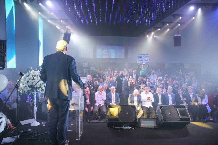 הבטיח לפעיליו הישגים רבים. פעילי מפלגת כולנו, צילום: אלעד מלכא