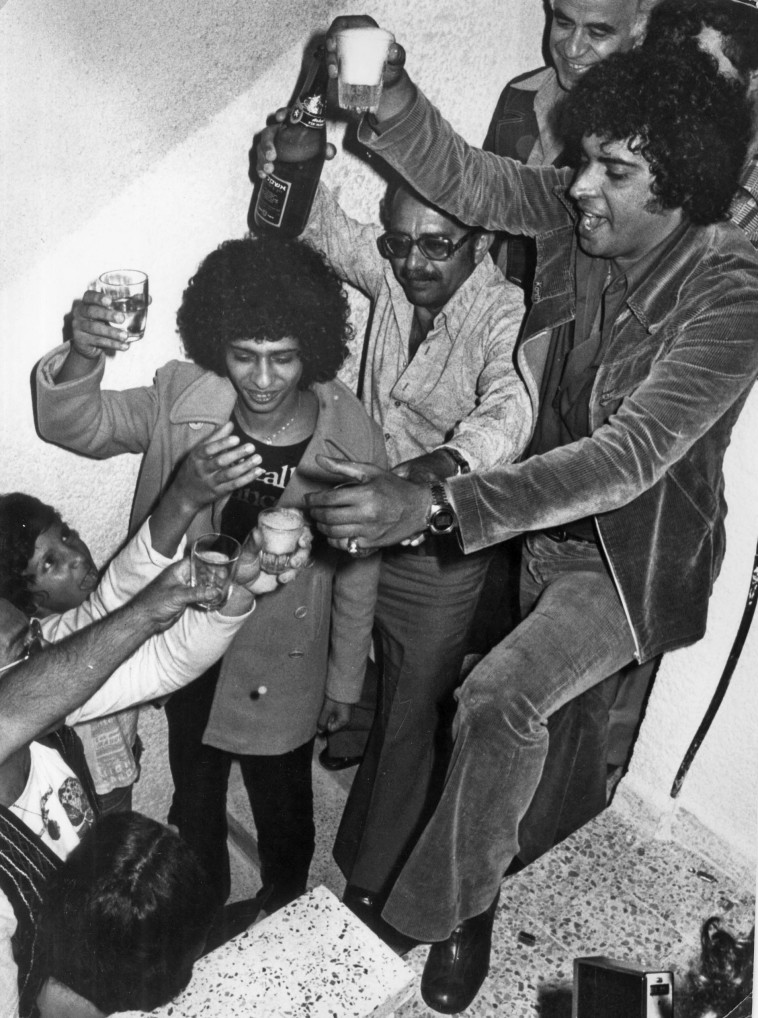 יזהר כהן חוגג את הזכייה בארץ. &quot;כבוד לייצג את המדינה&quot;. צילום: שעיה סגל