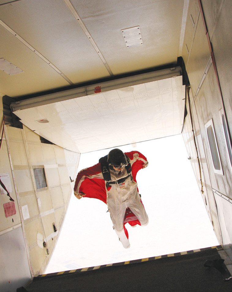 צניחה חופשית בשדה תימן. צילום: עינת מולכו