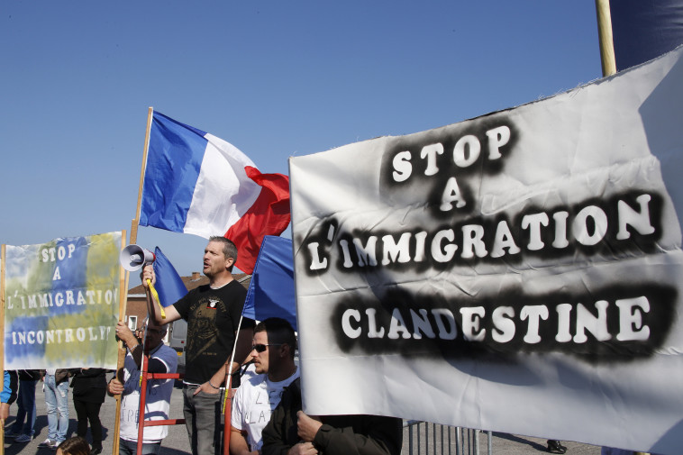 הפגנת הימין הקיצוני בצרפת. צילום: רויטרס