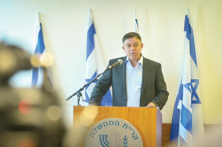 אבי גבאי מודיע על התפטרותו מממשלת נתניהו. צילום: פלאש 90