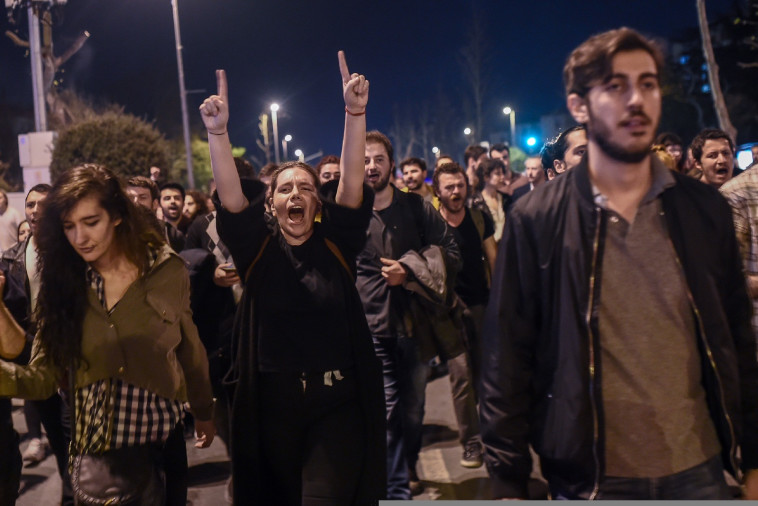 סוף הסיפור? באופוזיציה קוראים לספירה חוזרת. צילום: AFP